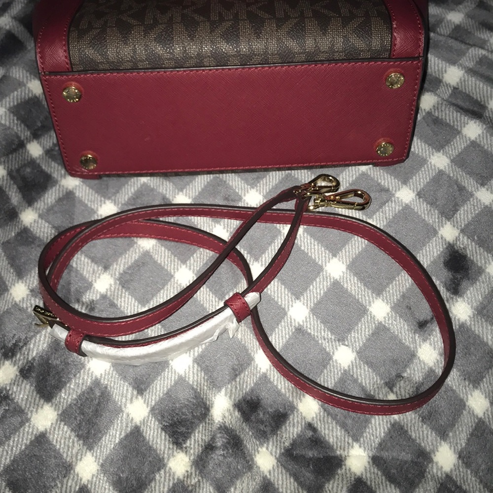 Michael Kors Purse - Picture 4 of 8